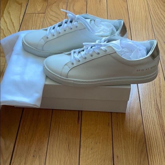 Common Projects Retro Low White and Silver Sneaker - Picture 4 of 7